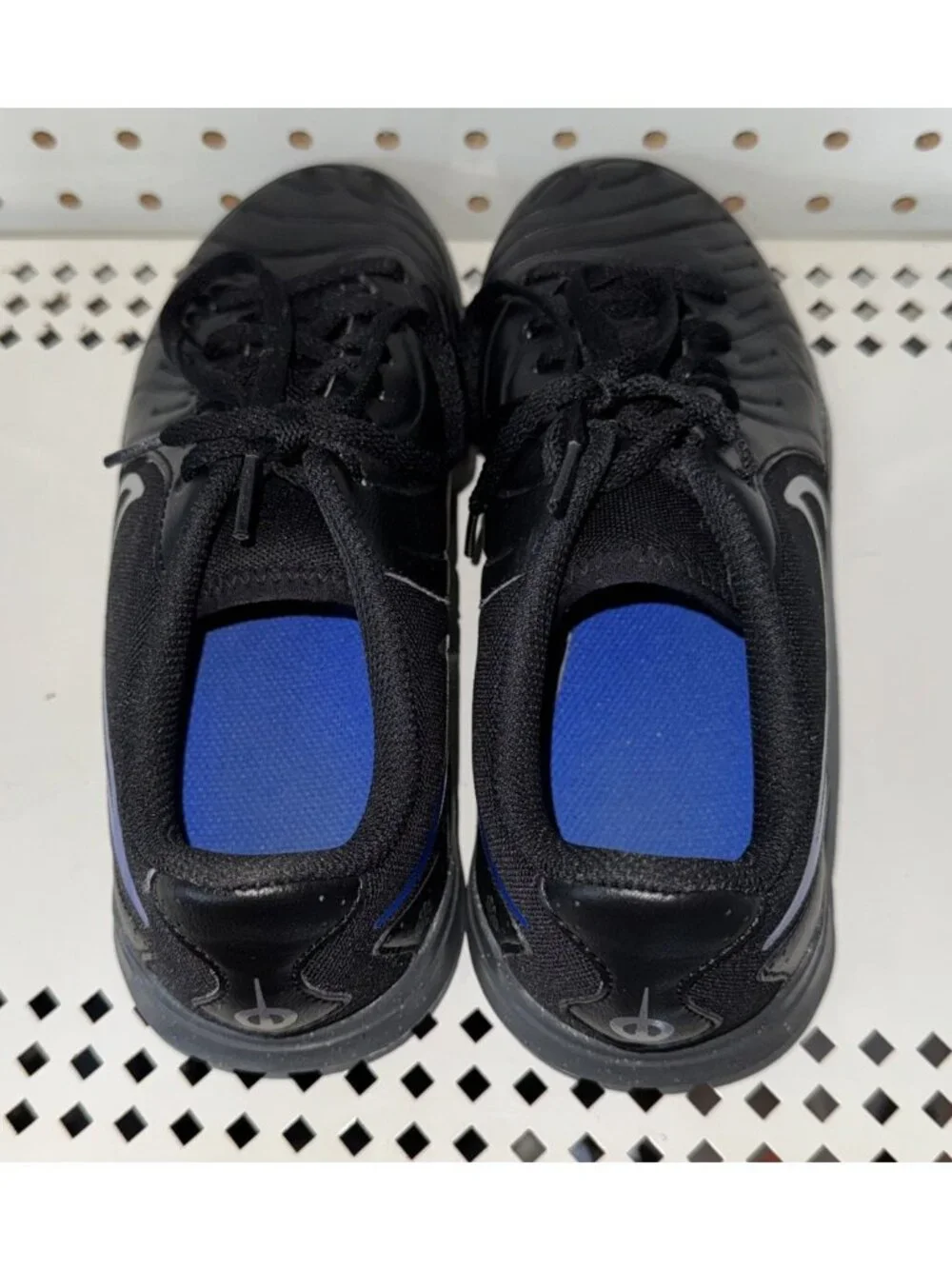 Nike Tiempo Legend 10 Club IC Boys Youth Indoor Soccer Turf Shoes Size 5.5Y